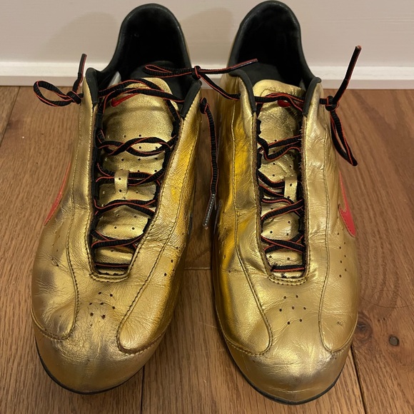 Nike Michael Johnson’s Golden Shoes - Picture 4 of 6